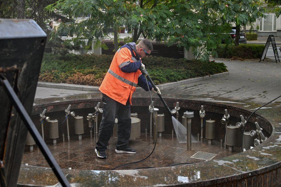 В Севастополе перед наступлением холодов консервируют фонтаны