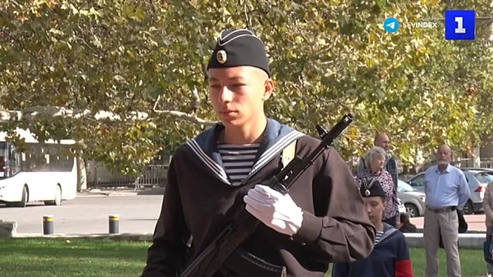 Герой России, легендарный морпех с позывным «Струна», начальник Главного штаба «Юнармии» Владислав Головин приехал в Севастополь с рабочим визитом