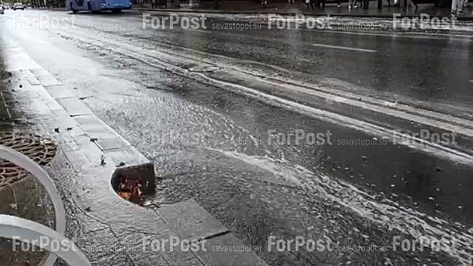 Большая Морская после небольшого дождичка в четверг