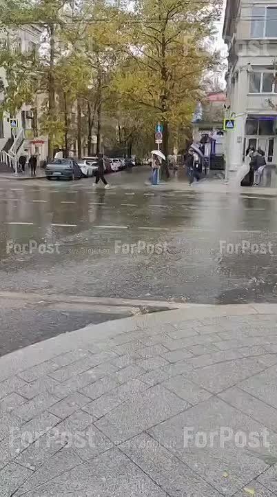 #Нам_пишут. У нас тут в центре снова реки, озера и водопады