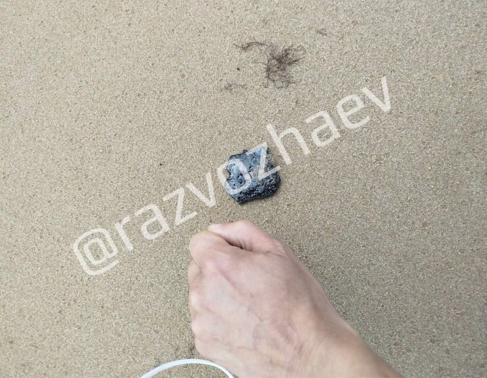 Есть вероятность небольших очаговых выбросов мелких фракций мазута в районе пляжей Северной стороны — губернатор