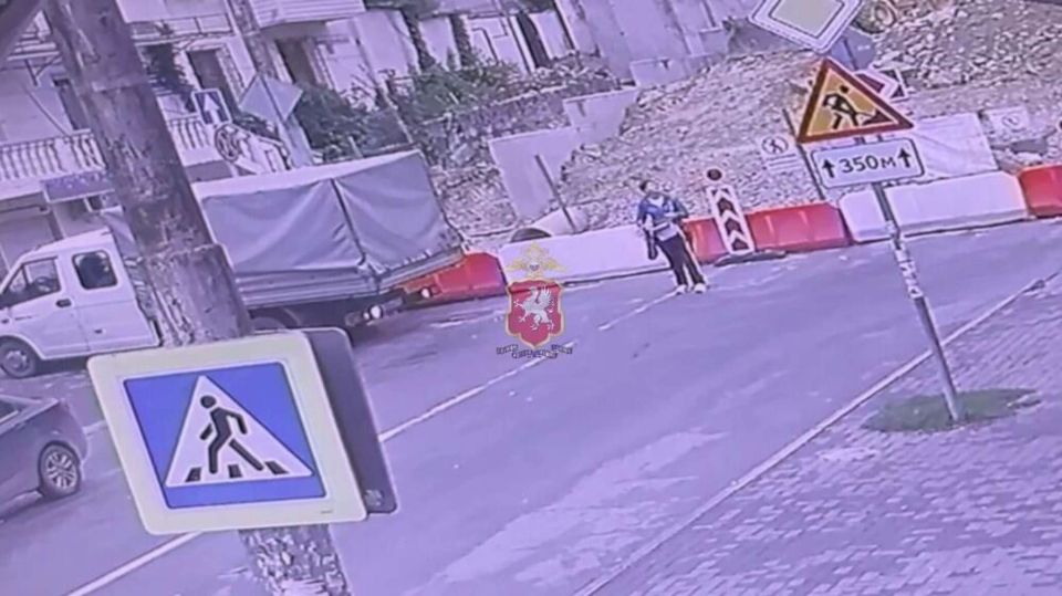 В Севастополе грузовик наехал на женщину