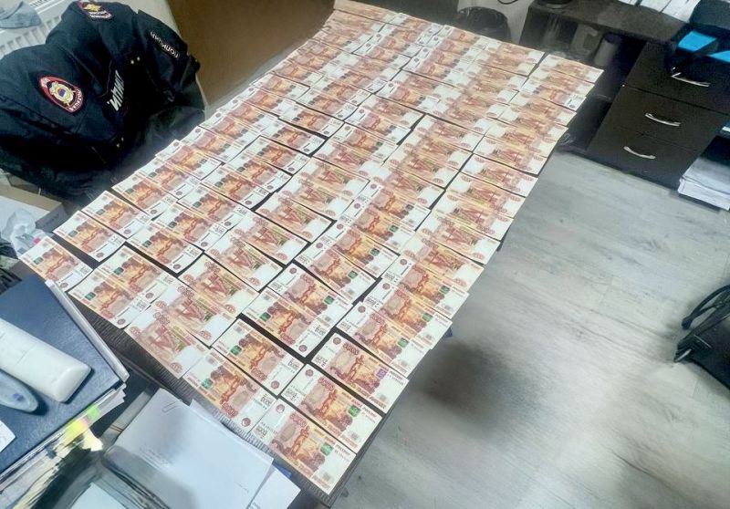 Севастопольские оперативники пресекли попытку хищения мошенниками более 2,5 млн рублей у троих местных жителей