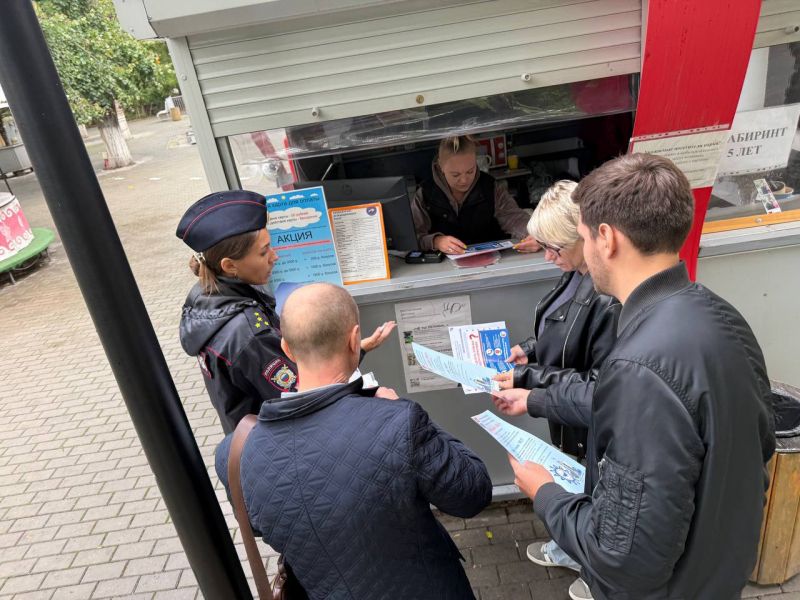 В Севастополе сотрудники полицейского наркоконтроля провели информационную кампанию по противодействию распространения рекламы наркотиков