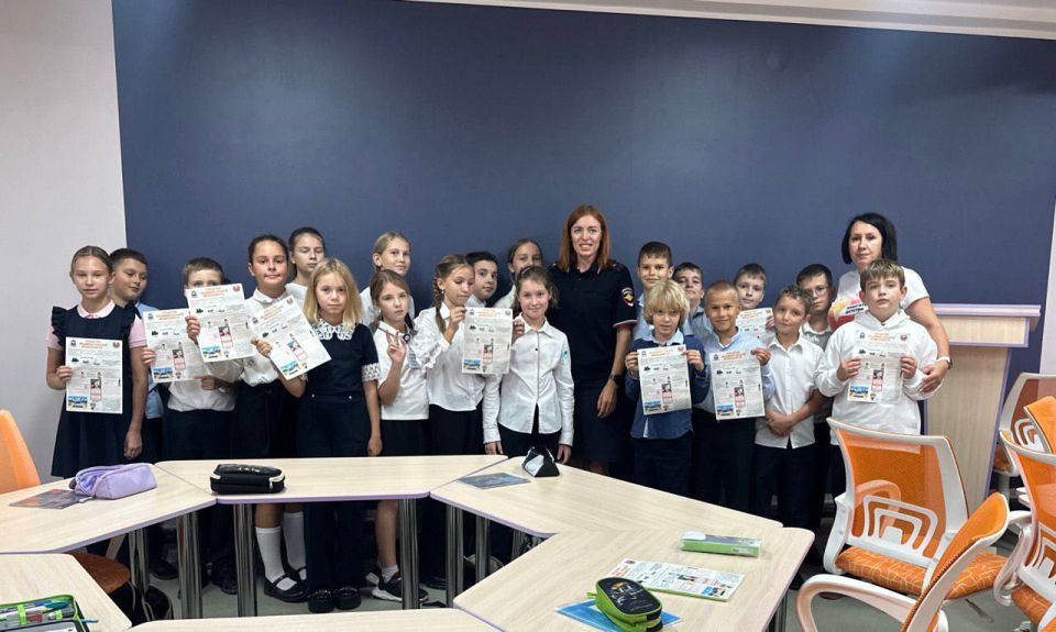 Севастопольские госавтоинспекторы побеседовали с лицеистами о соблюдении ПДД при использовании СИМ