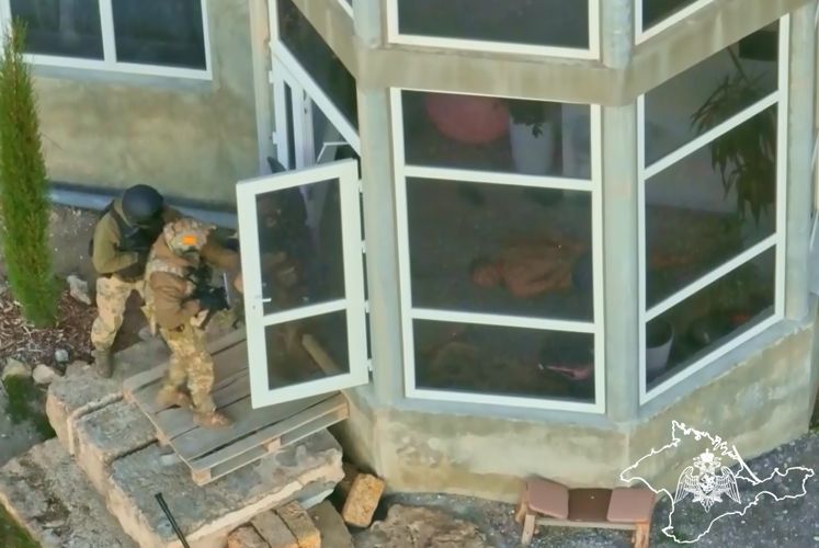 Подозреваемых в разбойном нападении задержали в Крыму при содействии ОМОН Росгвардии