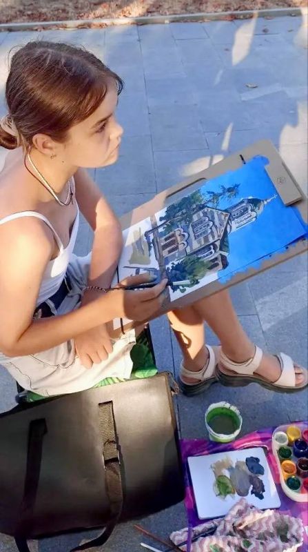 Дарина Масленко, воспитанница образцовой студии дизайна «Вдохновение» Дворца детского и юношеского творчества (руководитель Юлия Анатольевна Митусова) заняла 1 место во Всероссийском открытом конкурсе-пленэре...