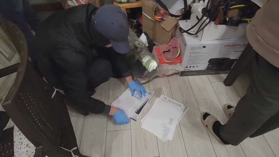 В Крыму выявили женскую ячейку международной террористической организации, запрещенной в России, сообщили в Центре общественных связей ФСБ