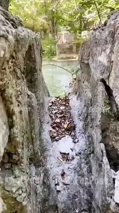 Так выглядит сегодня танковый мост через реку Чёрная, входящий некогда в состав Манштейновской дороги через Чернореченский каньон