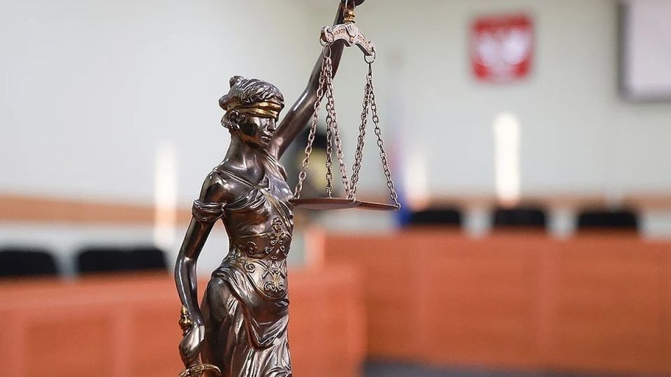 В Крыму приезжая пыталась сжечь машину с буквой Z: ее посадили на 15 лет