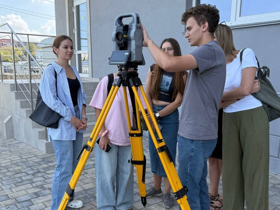 Уважаемые старшеклассники и родители, мы продолжаем традицию проведения ежемесячных дней открытых дверей в колледжах и техникумах, подведомственных Департаменту образования и науки Севастополя