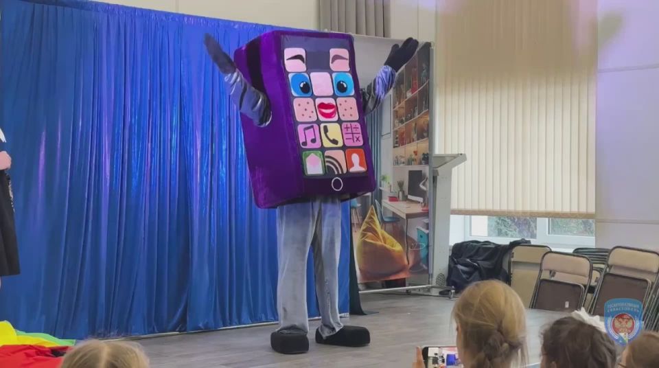 Сотрудники Госавтоинспекции и театр-студия объединили усилия в пропаганде соблюдения правил дорожного движения для школьников