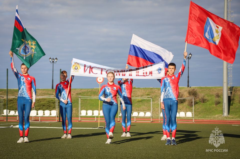 Севастопольские кадеты и школьники приняли участие в фестивале МЧС России «Мужество, честь, сила»