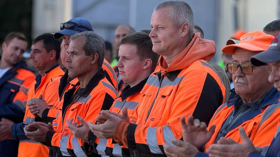 Принял участие в торжественном собрании в преддверии Дня работников дорожного хозяйства