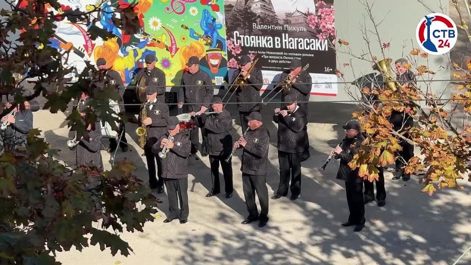 В центре культуры и искусств проходит концерт, посвященный Дню гимна Севастополя Вокальные и хореографические коллективы исполняют номера о любви к Отечеству и нашему городу