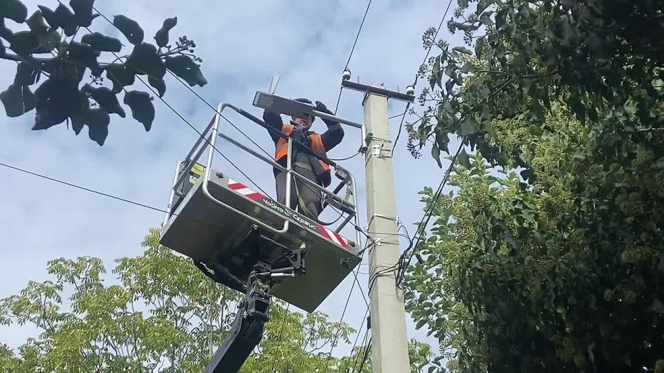 В Ленинском районе специалисты Горсвета приступили к замене объектов наружного освещения по ул. Сапунская и ул. Горная