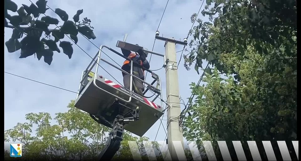 Монтируем освещение в Ленинском районе