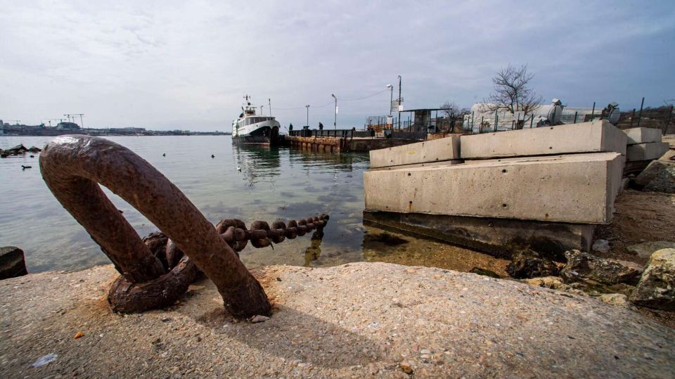 В Севастополе приостановили рейсы катеров и паромов