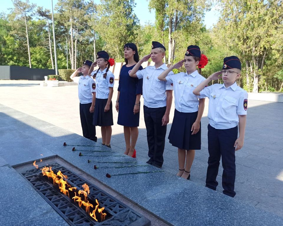 Наши подшефные кадеты 6-Б класса под руководством Марины Андреевой и при поддержке директора школы №6 Натальи Терещенко заняли третье место в масштабном конкурсе-флешмобе «Победа за нами!», обойдя десятки команд со всей...