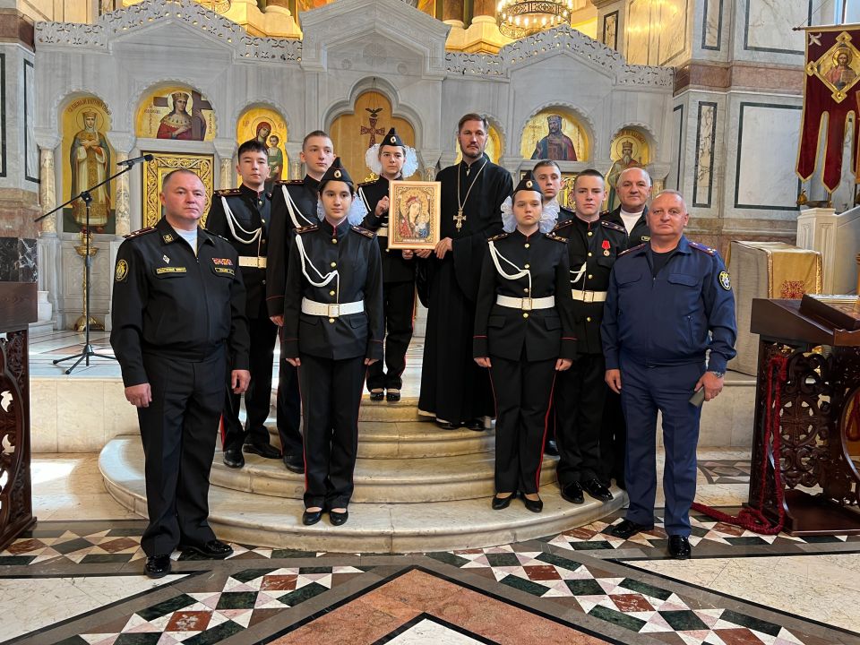 Руководство и кадеты Севастопольского кадетского корпуса СК России передали икону для Святейшего Патриарха Московского и всея Руси и почтили память адмирала В.А. Корнилова
