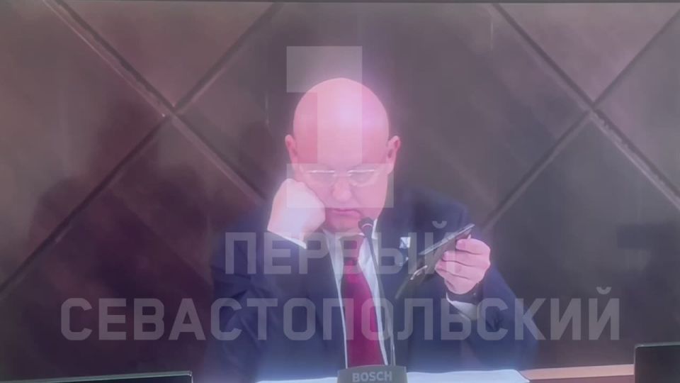 Михаил Развожаев не смог дозвониться в УК «Центр» и «Инкерман», чтобы узнать, почему в домах севастопольцев нет тепла