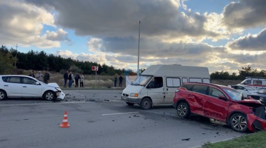 Пять автомобилей столкнулись на дороге в Севастополе