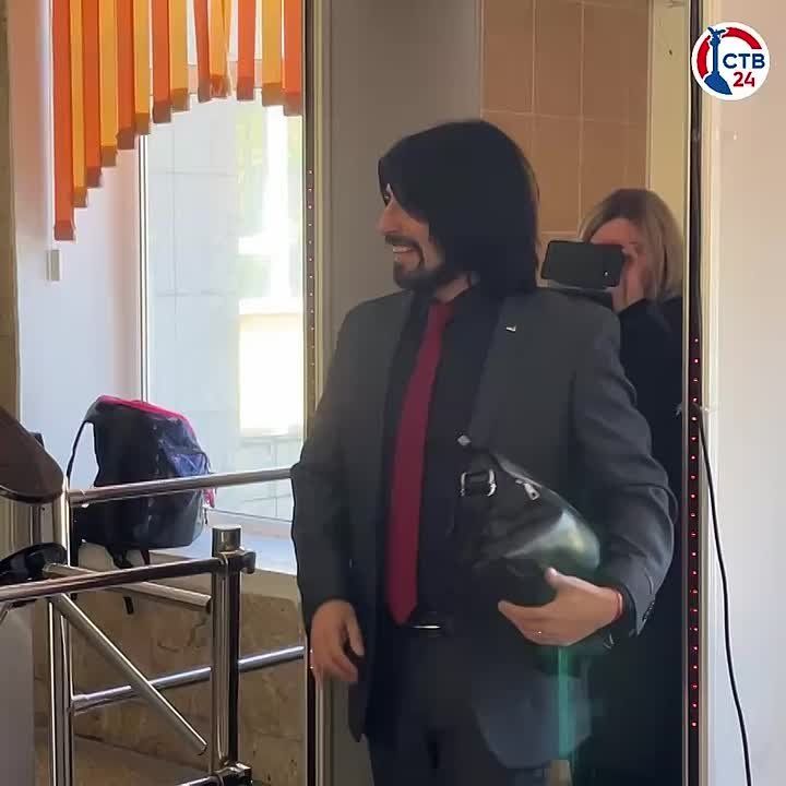 Ученики севастопольской школы №45 встретились со знаменитым чилийским певцом Игнасио Урра