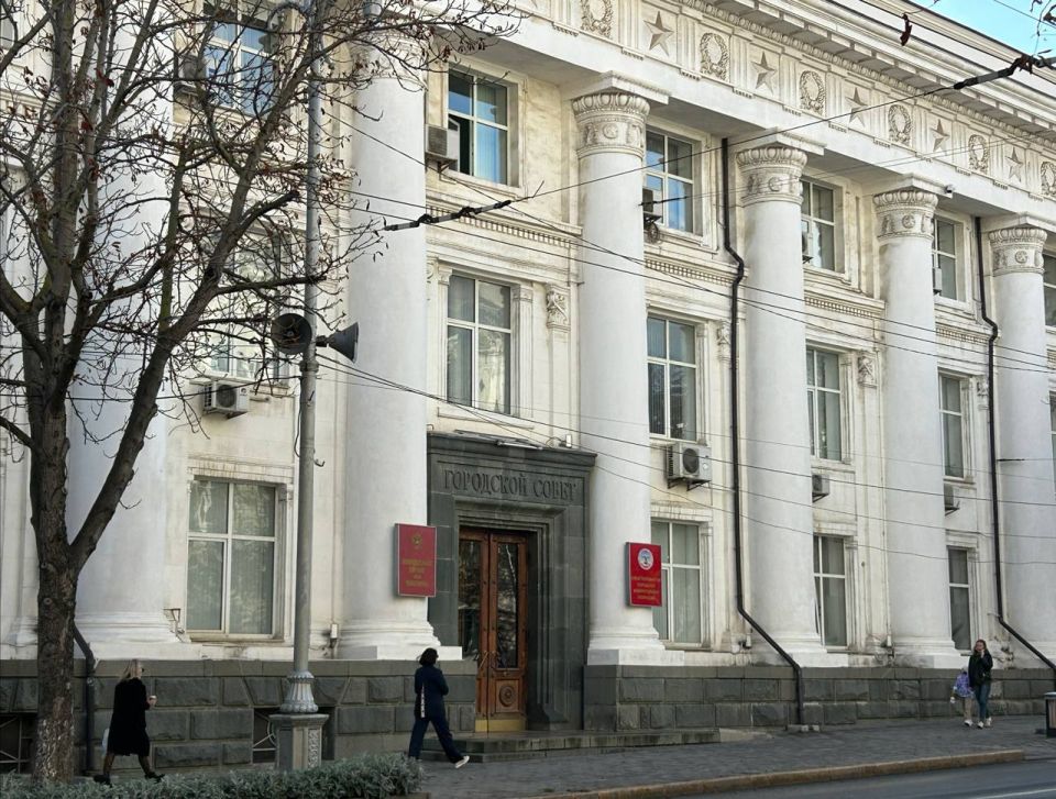 Сегодня выступаю с докладом об итогах работы Департамента образования и науки города Севастополя за 2024 год на пленарном заседании III сессии Законодательного Собрания города Севастополя III созыва