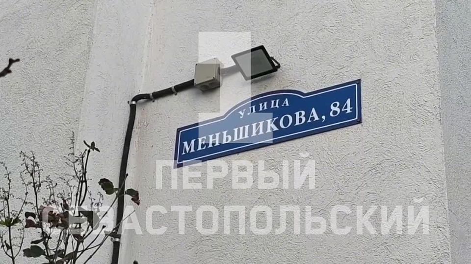 Сотрудники УК «Стрелецкая бухта» обходят проблемные многоквартирные дома, в которых жители жаловались на холодные батареи