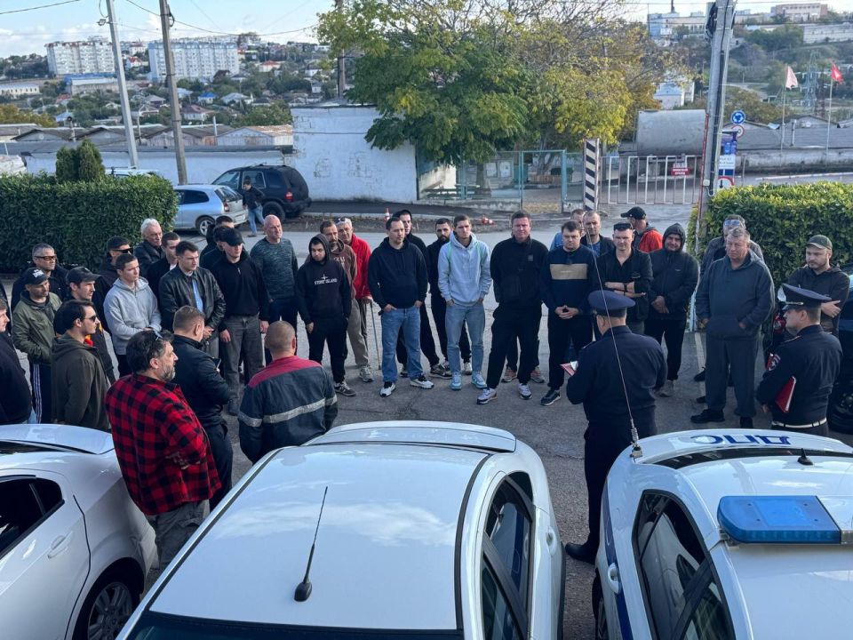 Госавтоинспекция Севастополя усиливает профилактическую работу среди водителей и организаторов перевозок пассажиров и багажа легковым такси