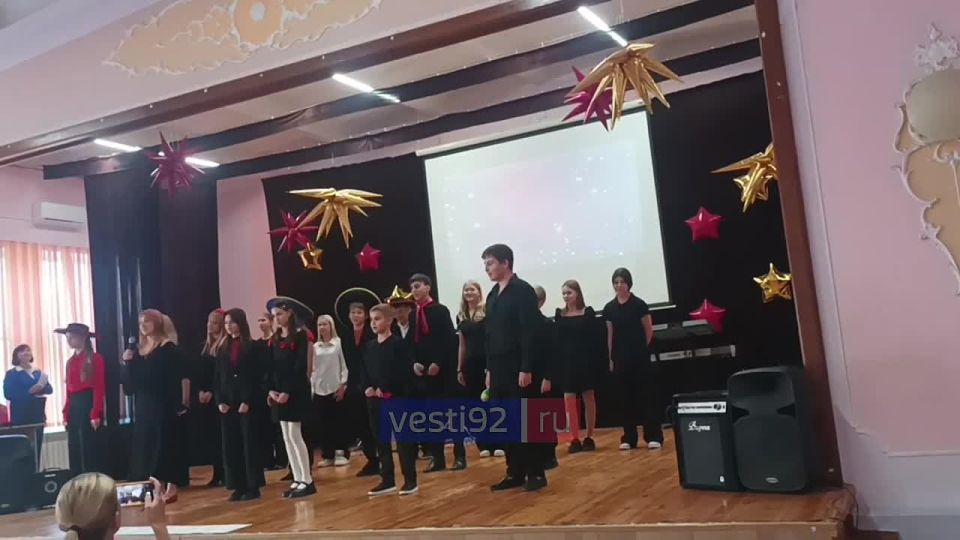 Чилийский певец Игнасио Гомез Урра посетил с визитом школу №45