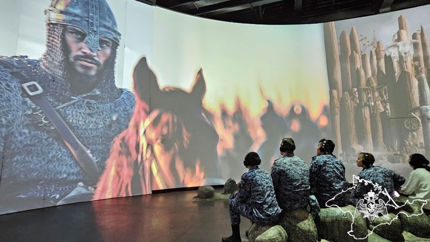 Росгвардейцы посетили новую экспозицию «Крестный отец»