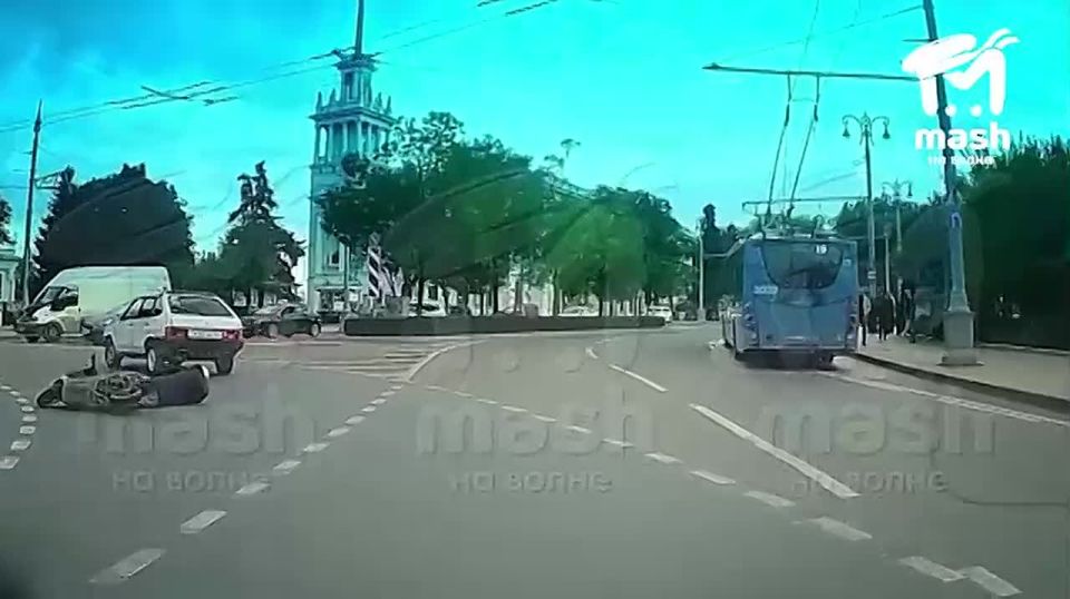 Мопедисту чуть не раздавило голову в центре Севастополя