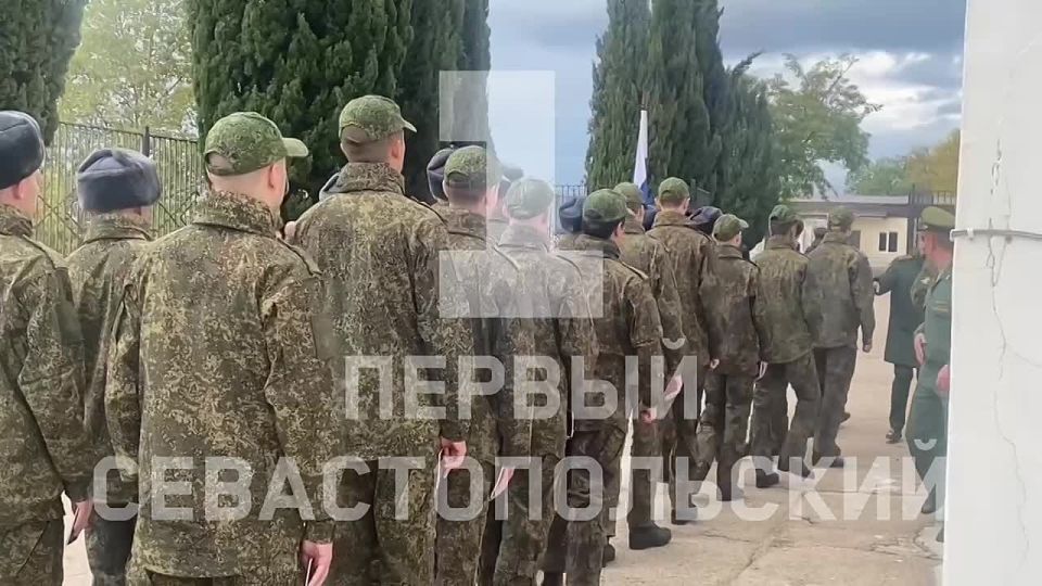 В Севастополе состоялась отправка 20 призывников на срочную службу