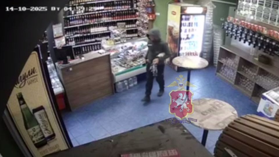 Пока продавец спал: севастополец "обчистил" круглосуточный магазин