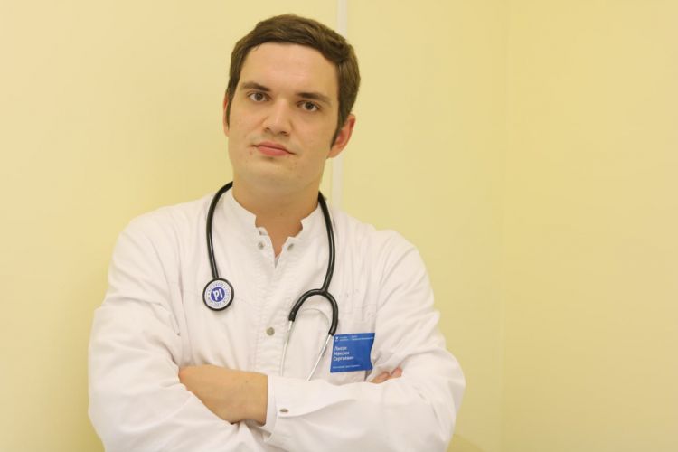 Во врачебной амбулатории поселка Сахарная Головка работает молодой врач-терапевт участковый