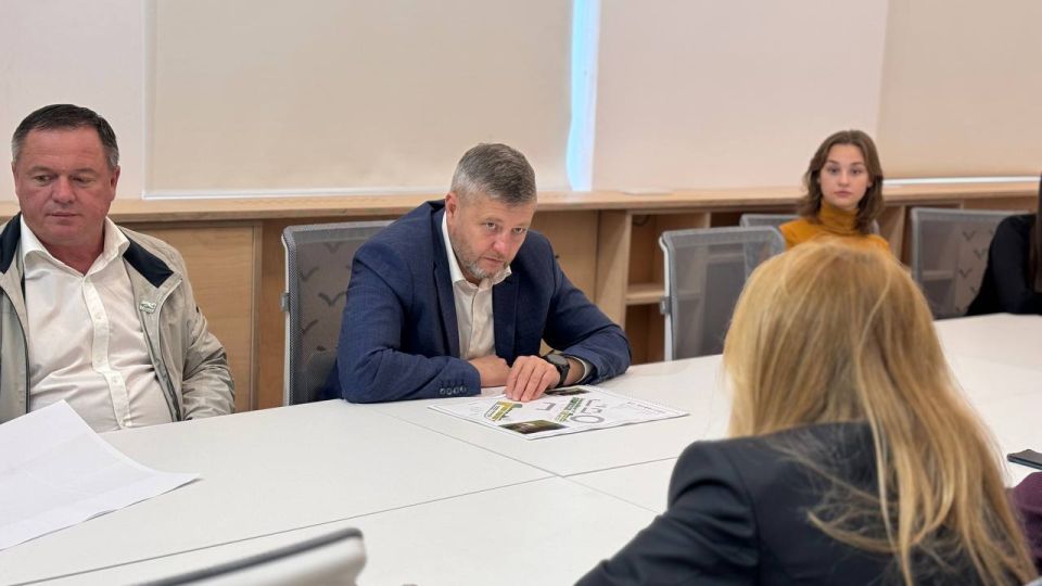 Провел рабочую встречу с преподавателями и студентами кафедры архитектуры и дизайна института развития города СевГУ