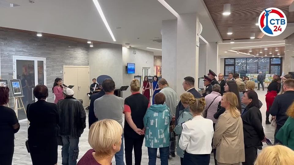 В центре «Бухта Казачья» открылись фотовыставки «Казачья бухта в кадре» и «История военной службы казачьих войск» Ко Дню рождения микрорайона творческие коллективе центра подготовили праздничный концерт