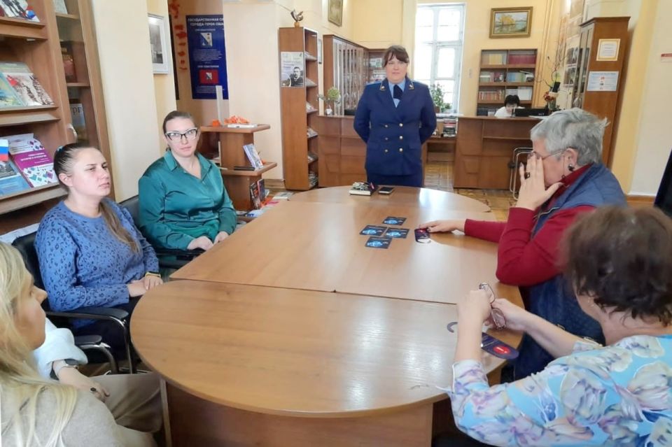 В консультационном пункте на базе Центральной городской библиотеки им. Л.Н. Толстого состоялся ежемесячный правовой час, организованный прокуратурой города Севастополя