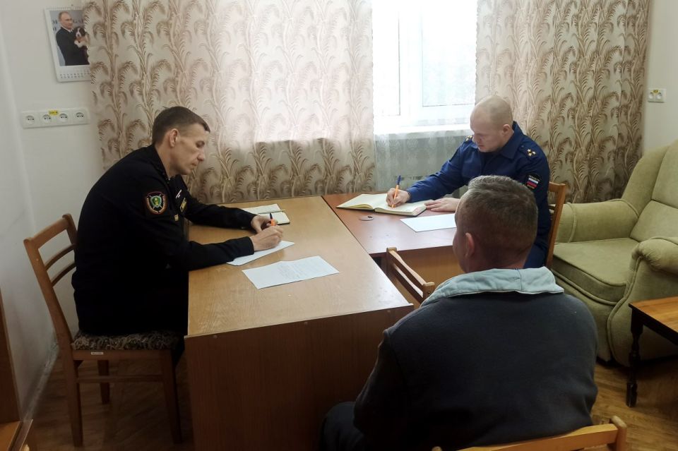 Прокурор Гагаринского района г. Антон Кугатов и военный прокурор гарнизона Денис Маликов провели выездной личный прием участников специальной военной операции в филиале № 1 ФГБУ «1472 военно-морской клинический госпиталь» МО...