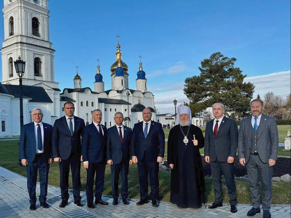 Владимир Немцев: В Софийско-Успенском кафедральным соборе вместе с членами Комиссии Совета законодателей встретились с митрополитом Тобольским и Тюменским Димитрием
