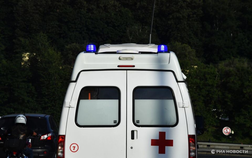 В Севастополе при опрокидывании плавучего крана погибли два человека