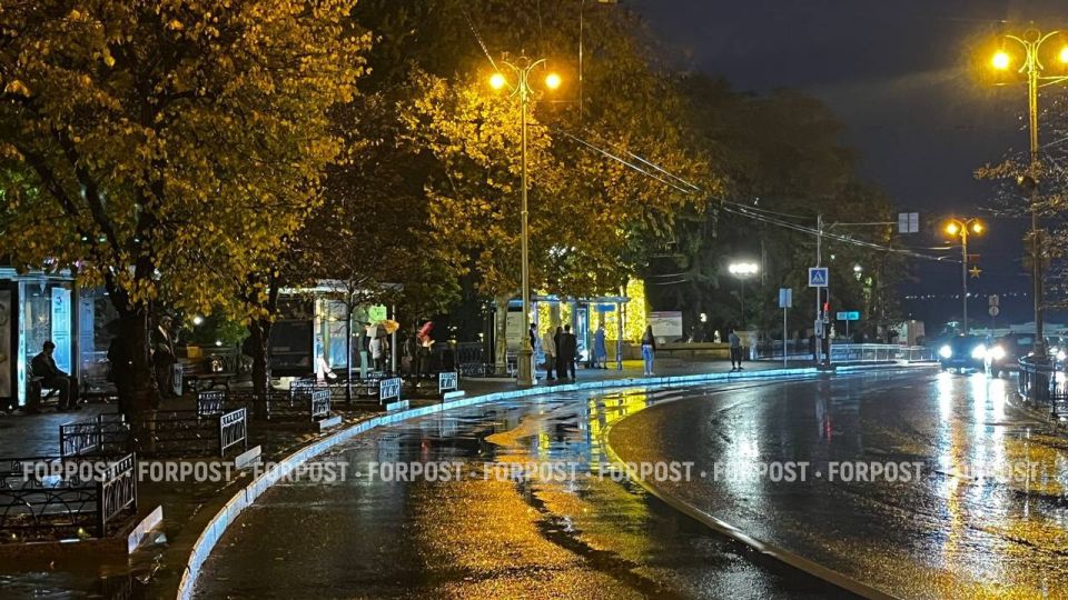 Вечерний Севастополь под октябрьским дождём
