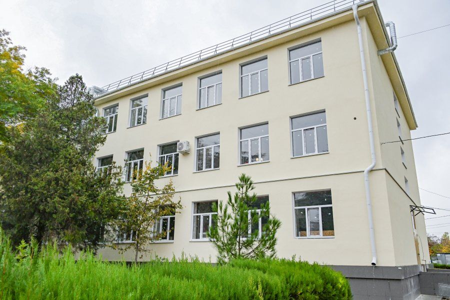 Капитальный ремонт школы № 43 имени дважды Героя Советского Союза В.Д. Лавриненкова завершен на 90%