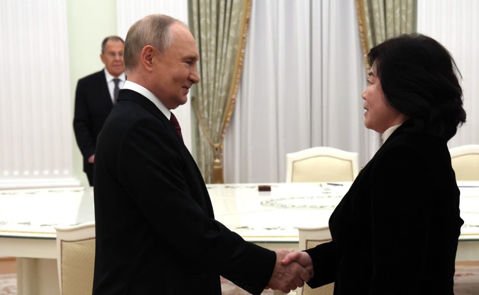 Владимир Путин принял в Кремле главу МИД КНДР Цой Сон Хи