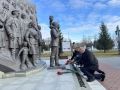 Владимир Немцев возложил цветы к монументу «Тоболяков бессмертный полк»