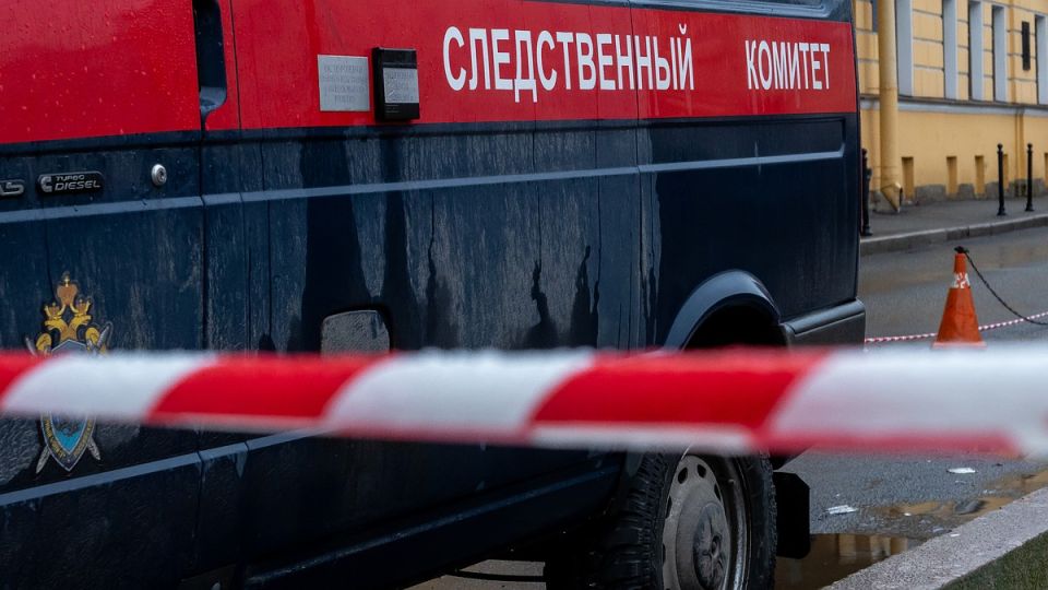 СК: Двое погибли, 20 пострадали при падении плавучего крана в Севастополе