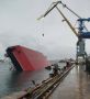 В Севастополе перевернулся плавучий кран — СК