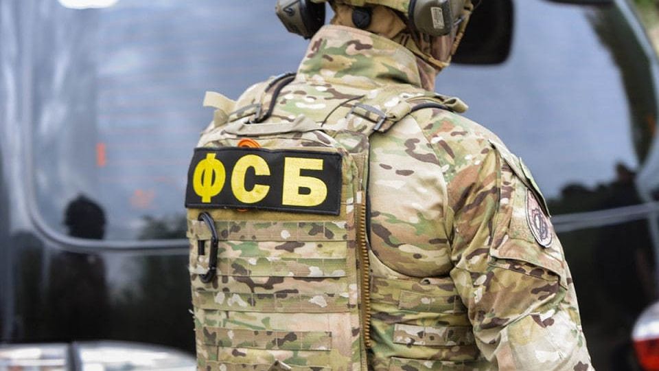 Видео задержания готовившего теракт в Крыму 19-летнего россиянина показала ФСБ