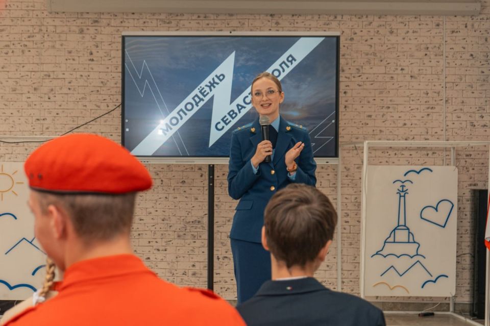 Прокуратура города Севастополя провела просветительскую встречу с представителями молодежи
